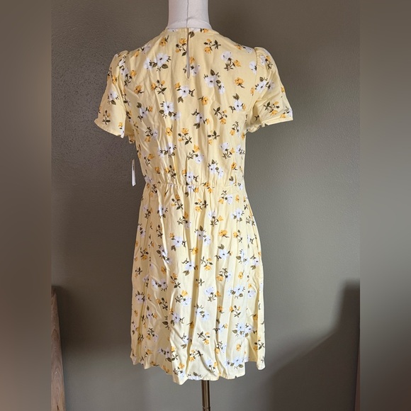 Old Navy Light Yellow Floral Short-Sleeve Midi Dress - Picture 3 of 6